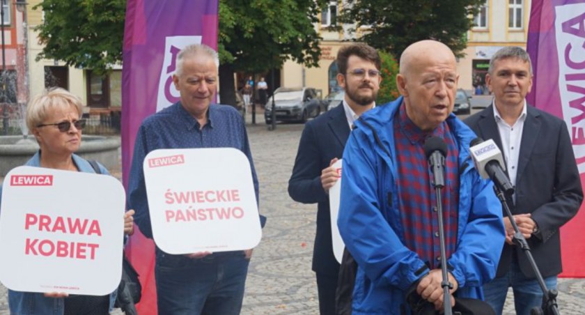 działacze Nowej Lewicy na rynku w Kamiennej Górze