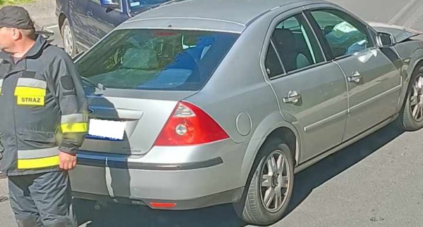 zderzenie dwóch samochodów