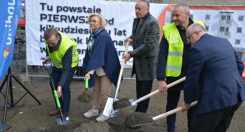 Inwestycje, remonty, powstaną mieszkania - zdjęcie, fotografia
