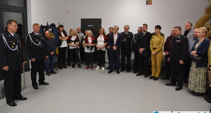 Strażacy OSP Ptaszków podziękowali sponsorom za szczęki życia