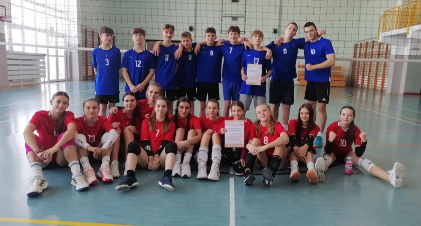 Sport szkolny, Igrzyska Młodzieży Szkolnej piłka siatkowa zawody miejskie Kamienna Góra - zdjęcie, fotografia