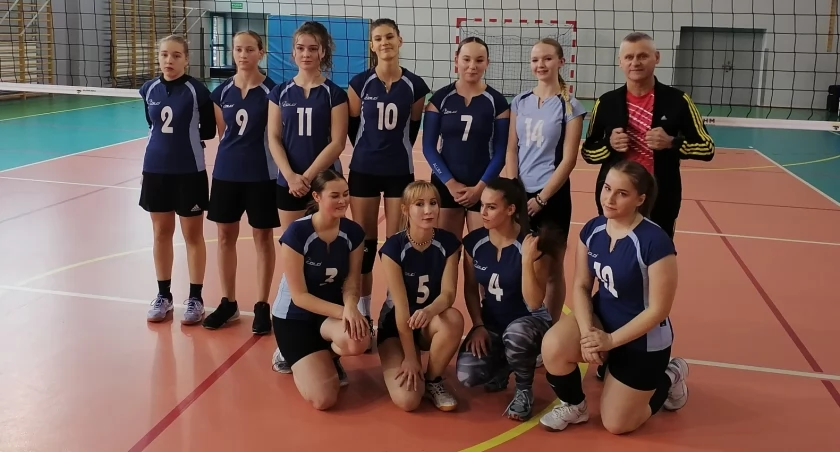 Reprezentacja dziewcząt z Liceum Ogólnokształcącego w Kamiennej Górze