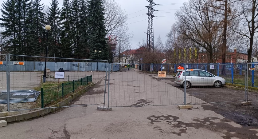 zamknięte przejście przez most w Kamiennej Górze