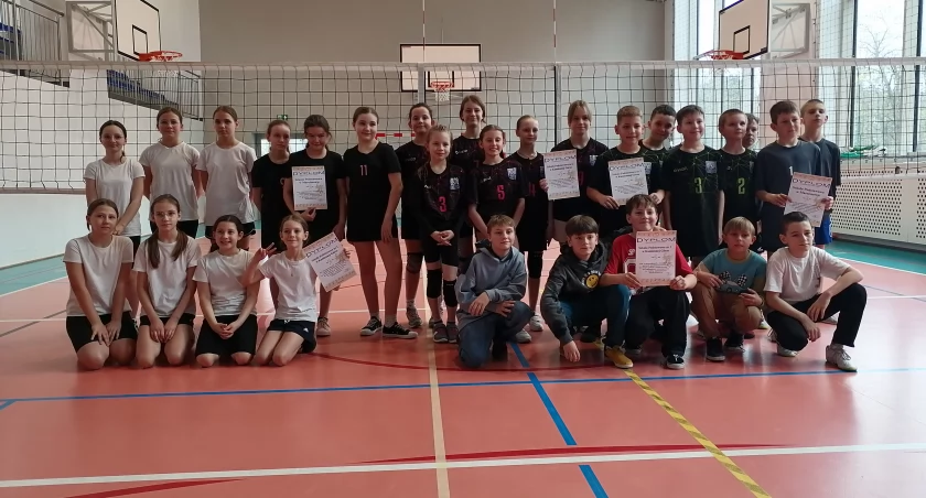 uczestnicy zawodów Szkolnego Związku Sportowego