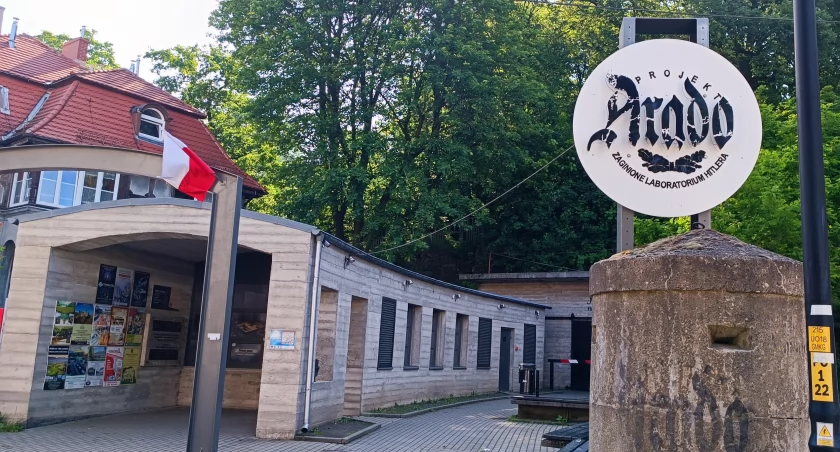 wejście do podziemi Arado