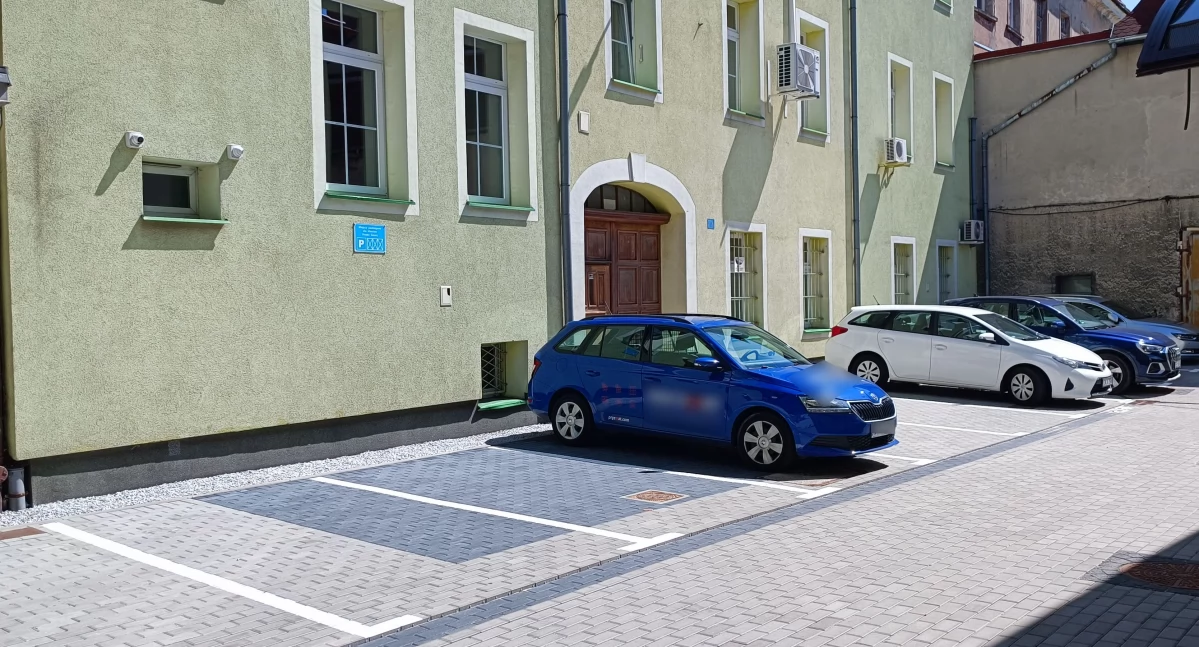 Inwestycje, remonty, Wyremontowany dziedziniec - zdjęcie, fotografia