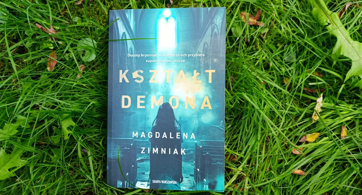 Książka, Kształt demona - zdjęcie, fotografia