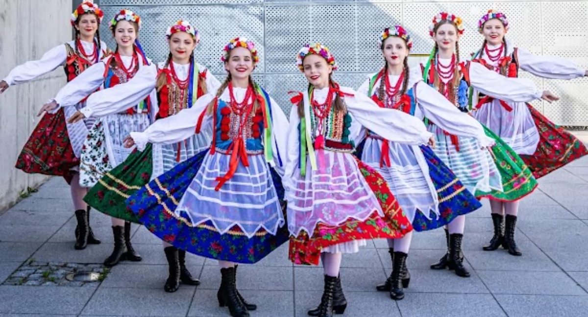Inne wydarzenia kulturalne, Barwne stroje widowiskowe tańce - zdjęcie, fotografia
