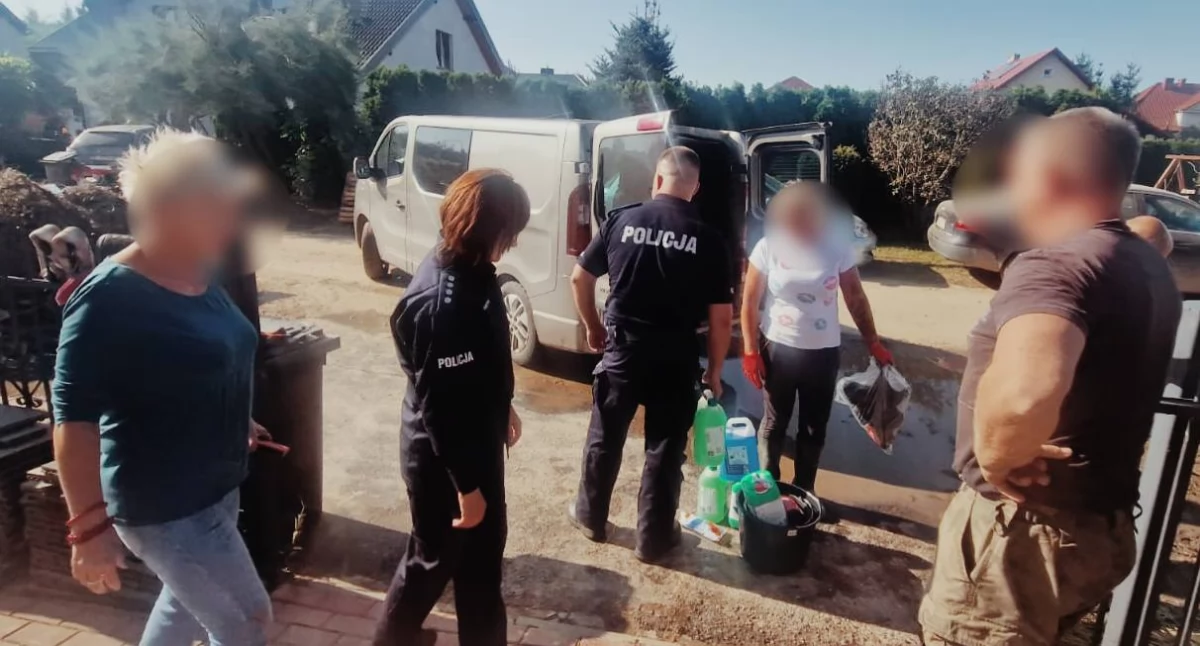 Policja, Policyjna pomoc - zdjęcie, fotografia