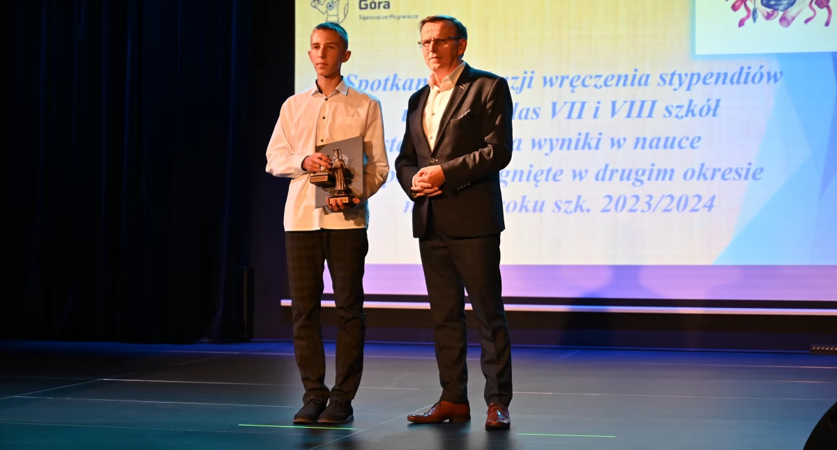 Szkoły, edukacja, Stypendia najlepszych uczniów kamiennogórskich podstawówek - zdjęcie, fotografia