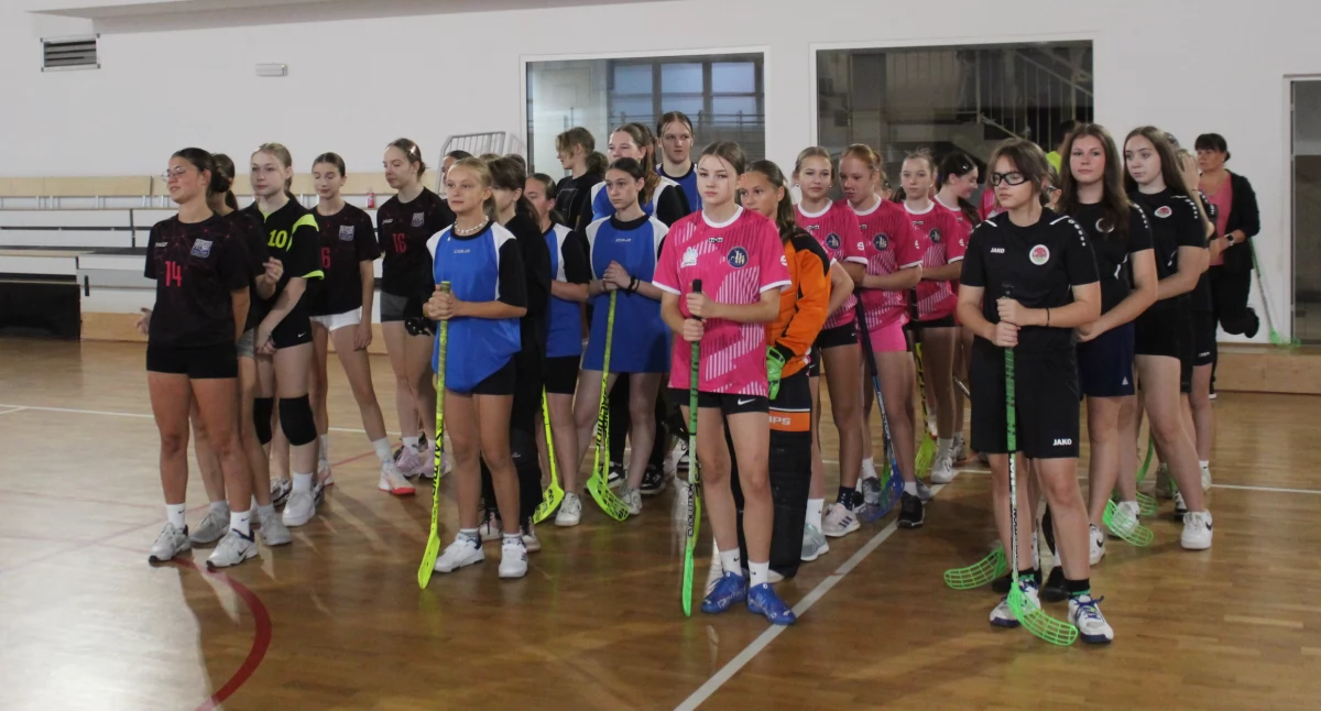 Sport szkolny, Igrzyska Młodzieży Szkolnej unihokej dziewcząt zawody powiatowe - zdjęcie, fotografia