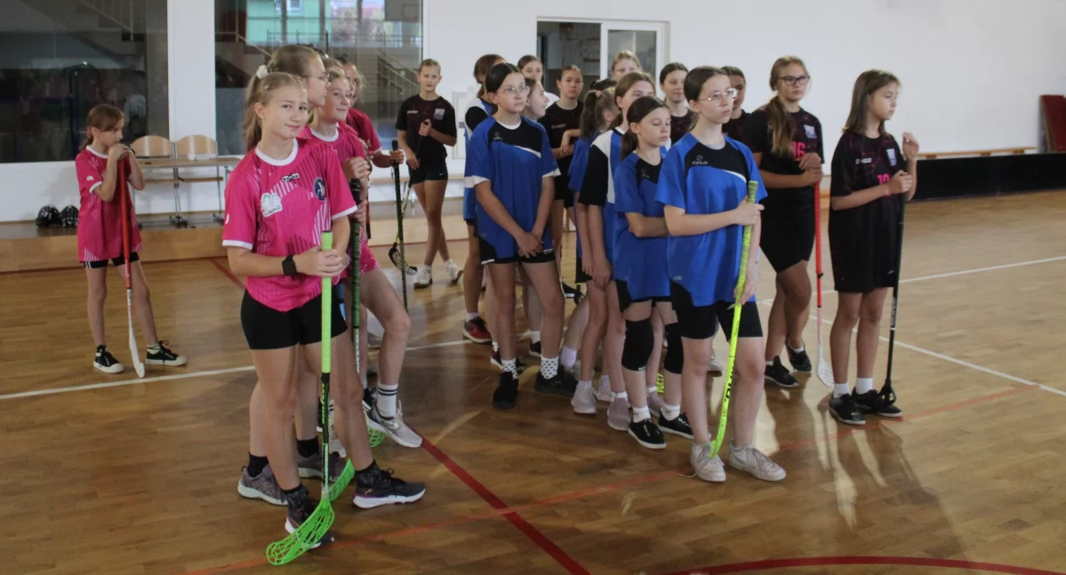 Sport szkolny, Igrzyska Dzieci unihokej dziewcząt zawody powiatowe - zdjęcie, fotografia