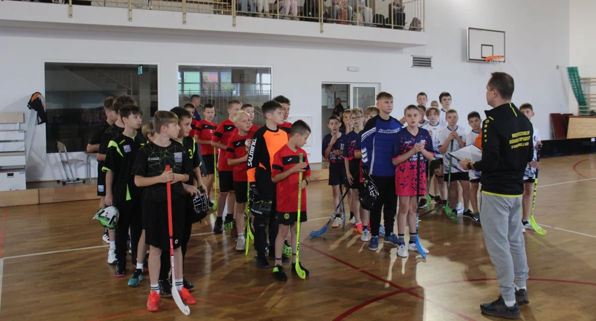 Sport szkolny, Igrzyska Dzieci unihokej chłopców zawody powiatowe - zdjęcie, fotografia