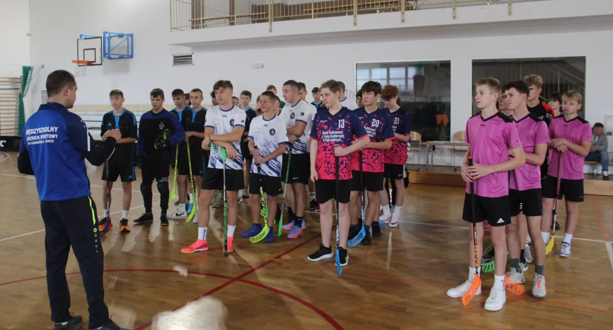 Sport szkolny, Igrzyska Młodzieży Szkolnej unihokej chłopców zawody powiatowe - zdjęcie, fotografia