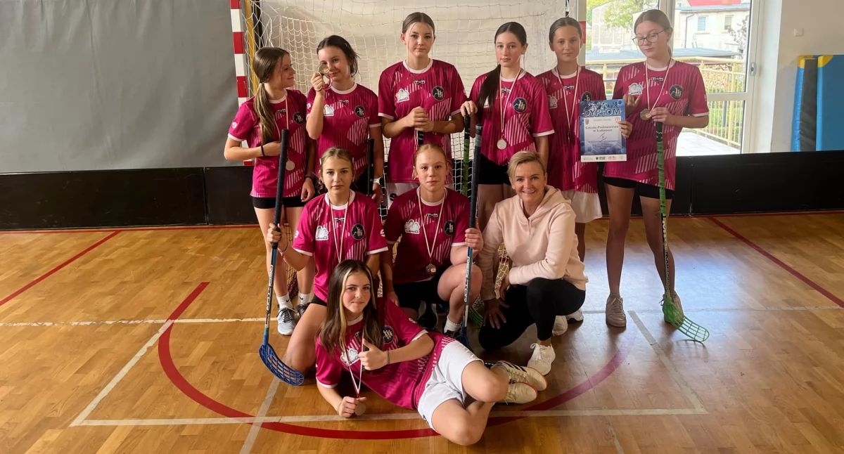 Sport szkolny, Igrzyska Młodzieży Szkolnej unihokej dziewcząt zawody strefowe - zdjęcie, fotografia