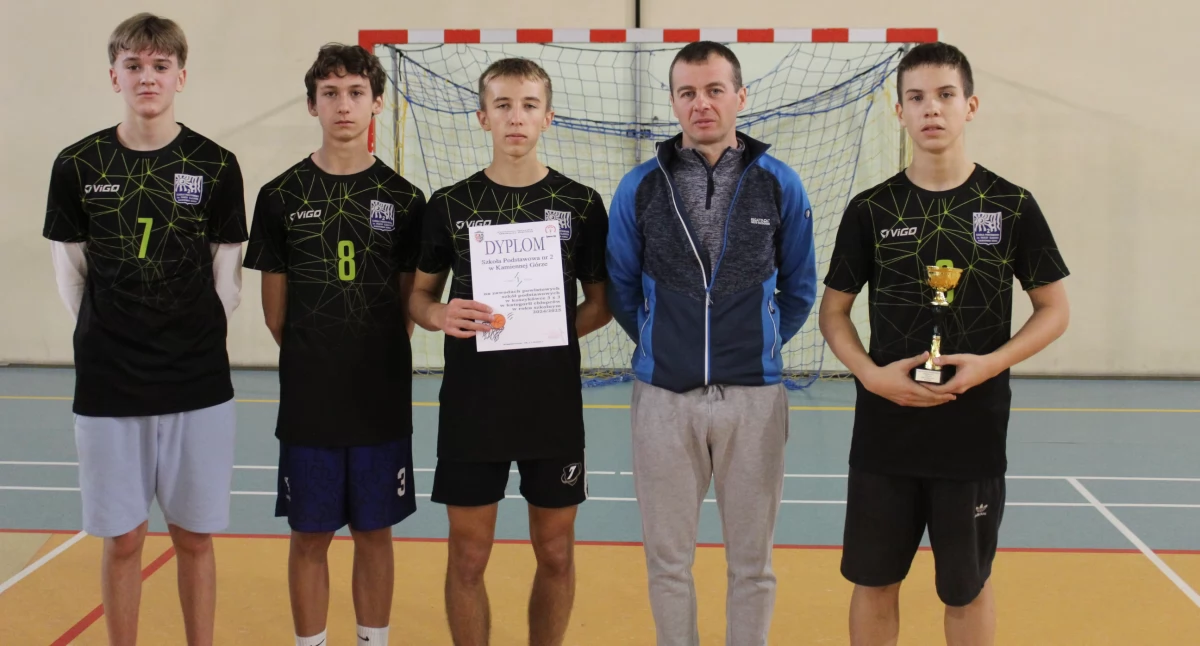 Sport szkolny, Igrzyska Młodzieży Szkolnej koszykówka chłopców zawody powiatowe - zdjęcie, fotografia
