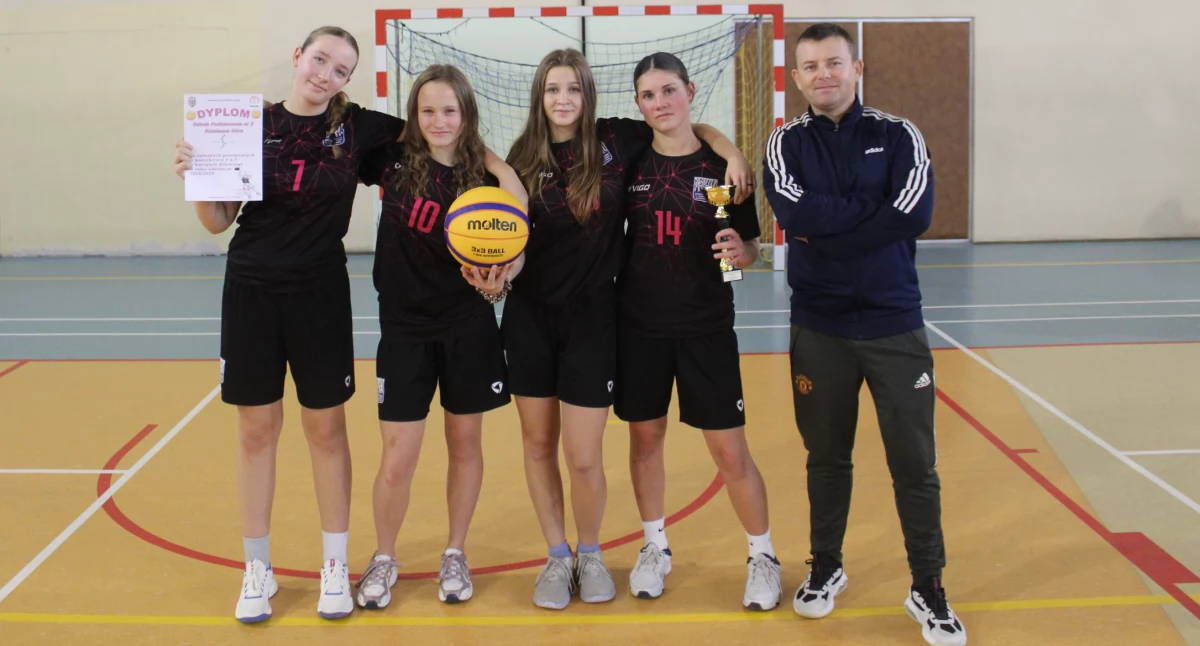 Sport szkolny, Igrzyska Młodzieży Szkolnej koszykówka dziewcząt finał powiatowy - zdjęcie, fotografia