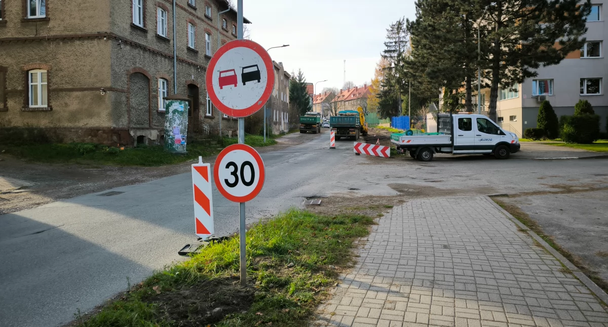 Inwestycje, remonty, Utrudnienia Lubawskiej Kamiennej Górze - zdjęcie, fotografia