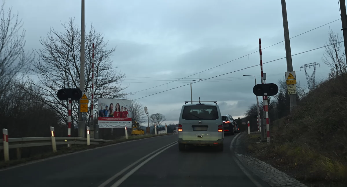 Ostrzeżenia, Kolejna zmiana przejeździe - zdjęcie, fotografia