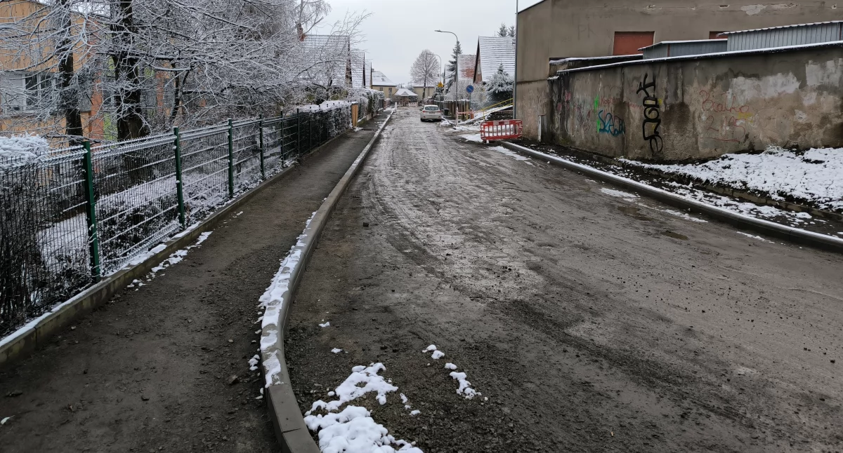 Ostrzeżenia, Zamknięta Cicha Kamiennej Górze - zdjęcie, fotografia