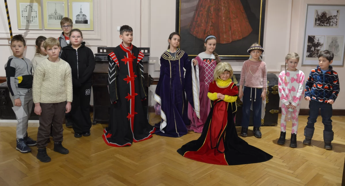 Inne wydarzenia kulturalne, Poznawali kamiennogórskie muzeum - zdjęcie, fotografia