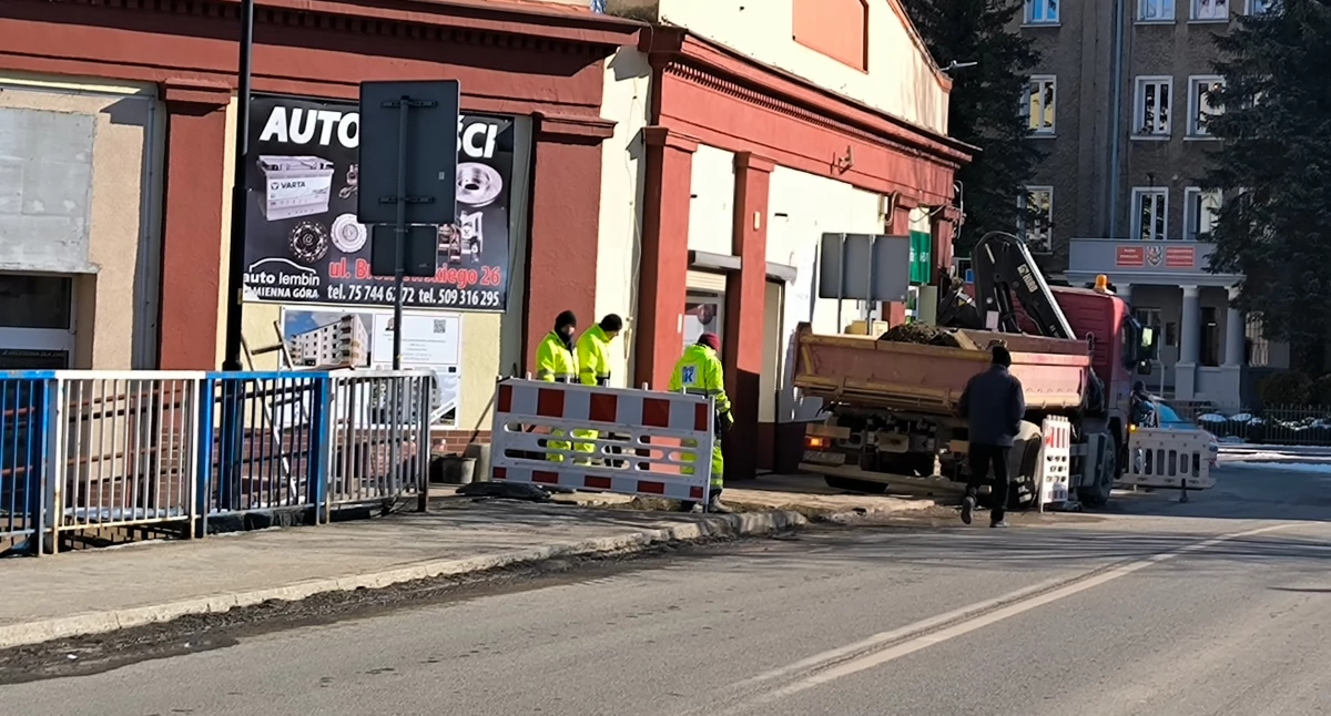 Ostrzeżenia, Utrudnienia centrum Kamiennej Góry - zdjęcie, fotografia