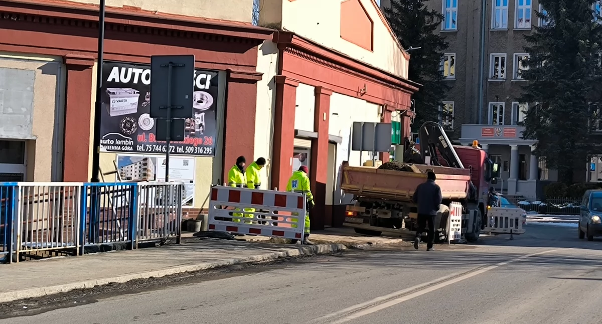 Ostrzeżenia, Utrudnienia centrum Kamiennej Góry - zdjęcie, fotografia