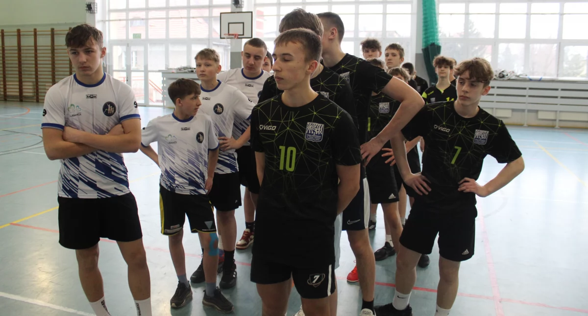 Sport szkolny, Igrzyska Młodzieży Szkolnej piłka ręczna chłopców finał powiatowy - zdjęcie, fotografia