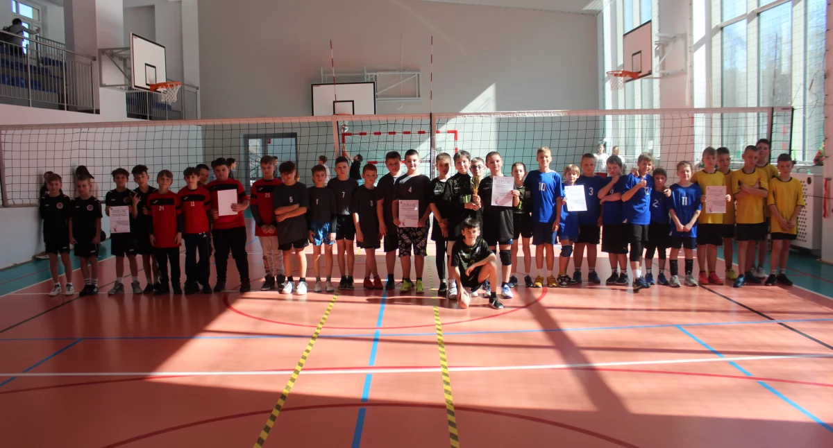Sport szkolny, Igrzyska Dzieci piłka siatkowa „dwójek” chłopców finał powiatowy - zdjęcie, fotografia
