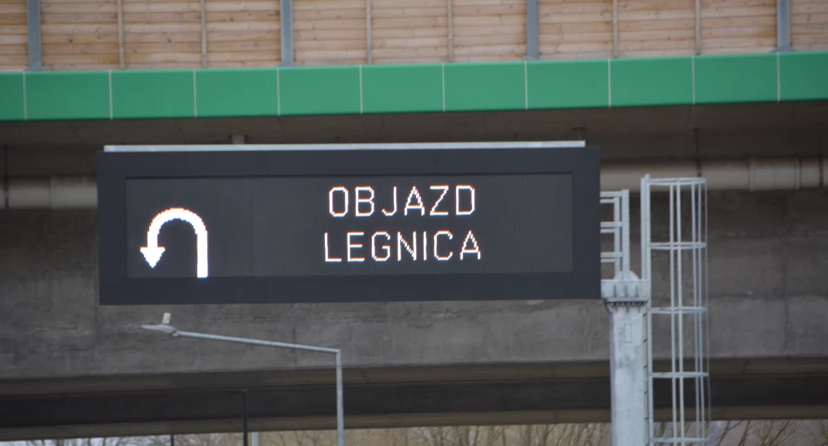 Ostrzeżenia, Bolkowa tylko starą drogą - zdjęcie, fotografia