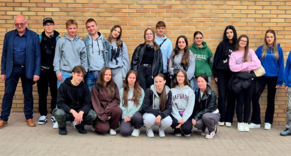 Szkoły, edukacja, Koniec stażu - zdjęcie, fotografia