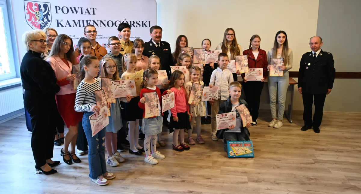 Straż pożarna, Podsumowanie strażackiego konkursu plastycznego - zdjęcie, fotografia