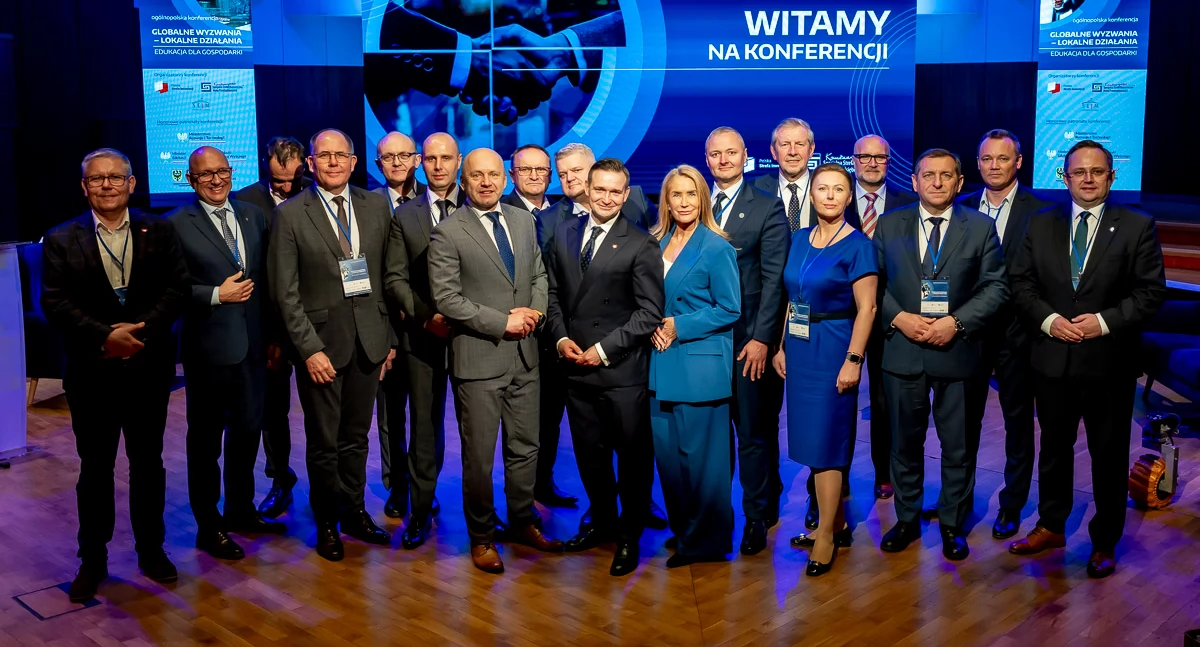 Szkoły, edukacja, edukacja nadąża biznesem - zdjęcie, fotografia