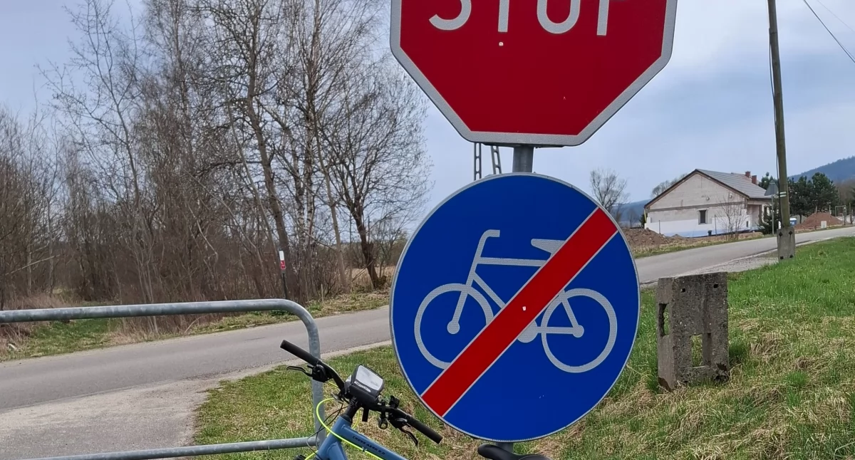 W tym miejscu kończy się obecna ścieżka rowerowa.