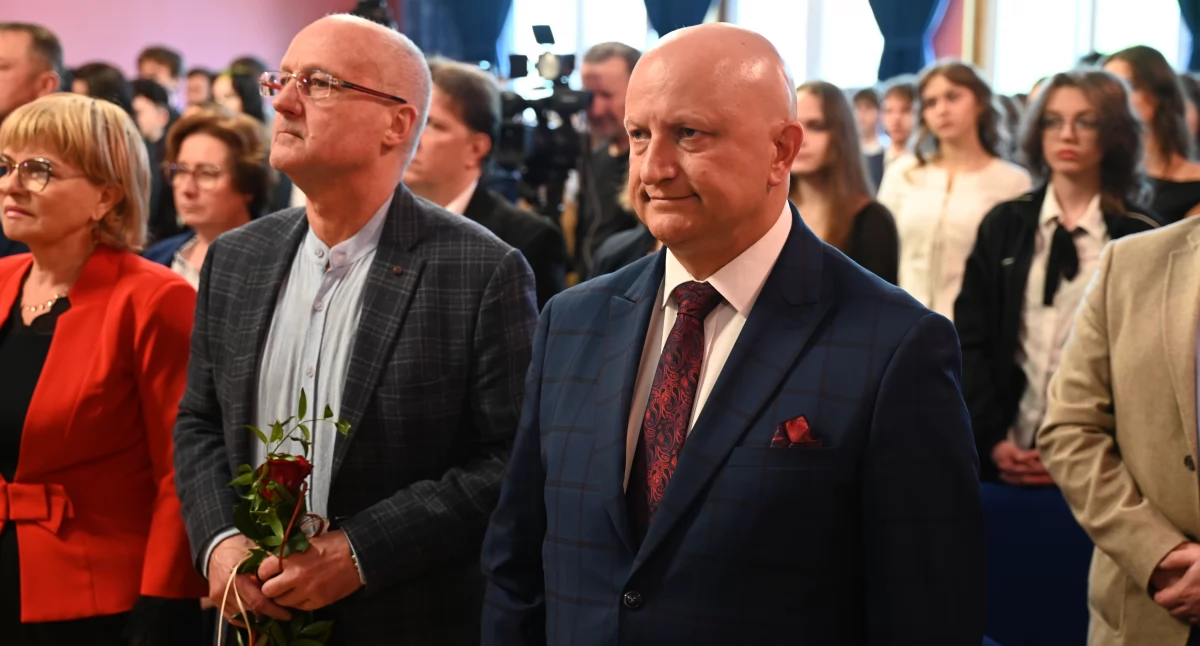 Szkoły, edukacja, Pożegnanie maturzystów kamiennogórskim ogólniaku - zdjęcie, fotografia