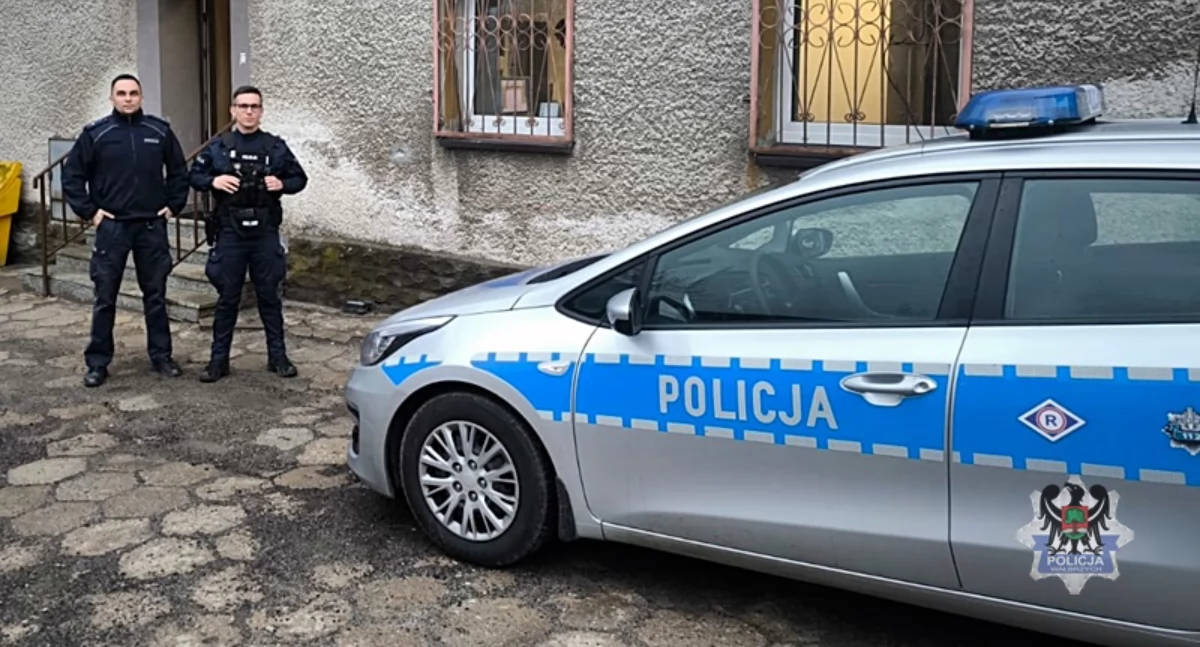 Zdrowie, Policyjna asysta porodówkę - zdjęcie, fotografia