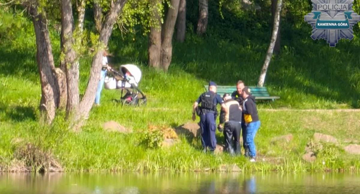 Policja, Senior uratowany podczas festynu - zdjęcie, fotografia