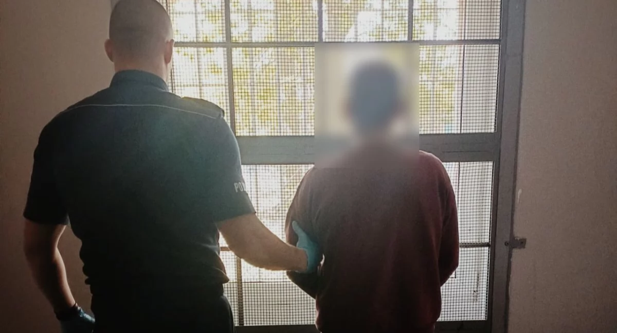Policja, Wpadł poszukiwany miał narkotyki - zdjęcie, fotografia