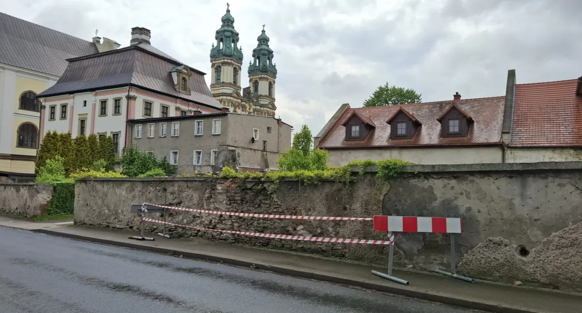 Ostrzeżenia, Zagrożenie Krzeszowie - zdjęcie, fotografia