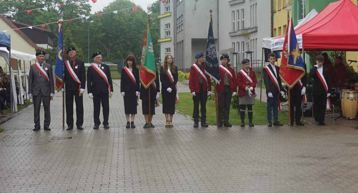 Szkoły, edukacja, rocznica nadania szkole imienia Żołnierzy Sybiru - zdjęcie, fotografia