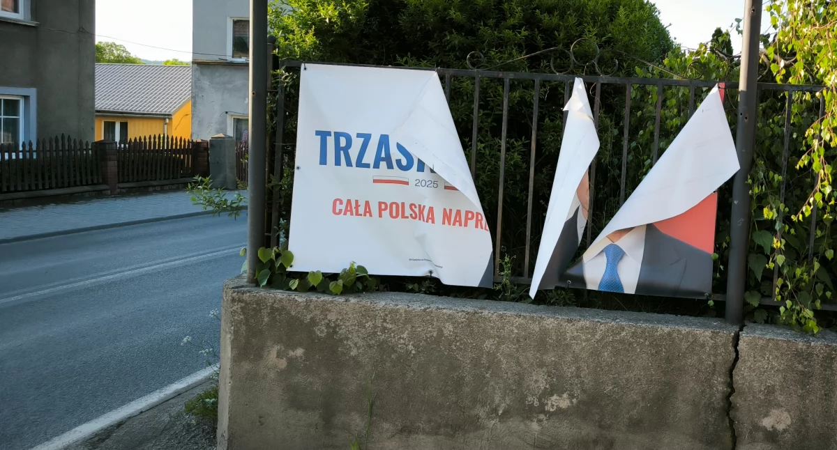 Wybory, polityka, Znowu zniszczony baner - zdjęcie, fotografia