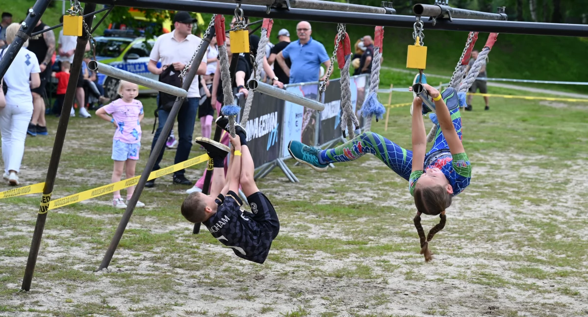 Biegi, Trasa przeszkodami zalewem - zdjęcie, fotografia