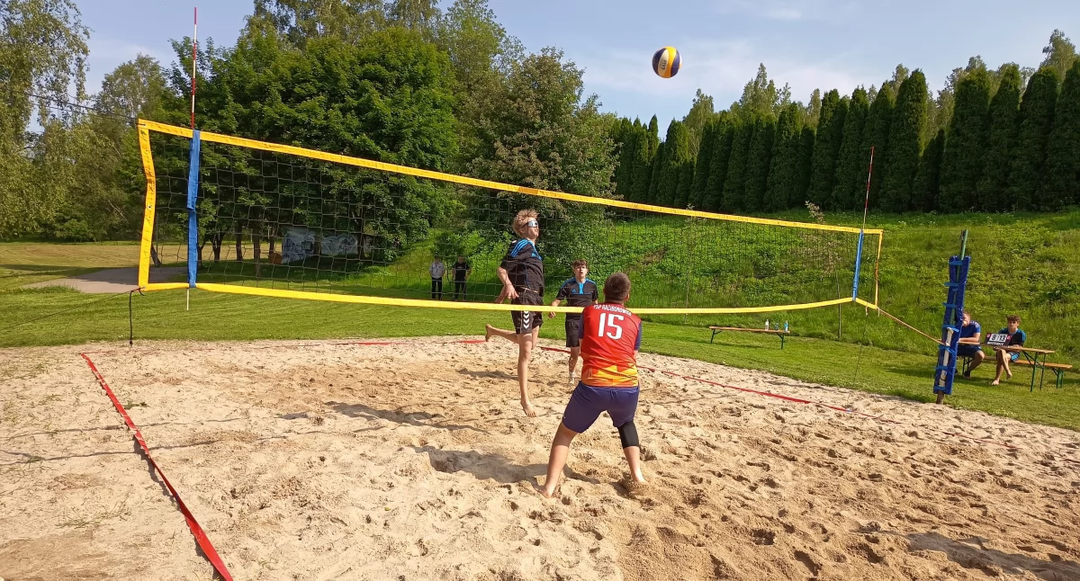 Sport szkolny, Igrzyska Młodzieży Szkolnej piłka plażowa chłopców finał strefy - zdjęcie, fotografia