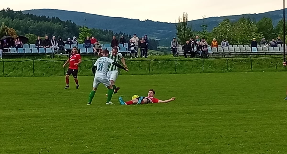 Piłka nożna, Wysoka wygrana Przedwojowie - zdjęcie, fotografia
