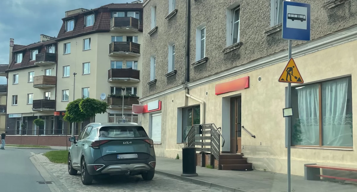 Policja, parkuje - zdjęcie, fotografia
