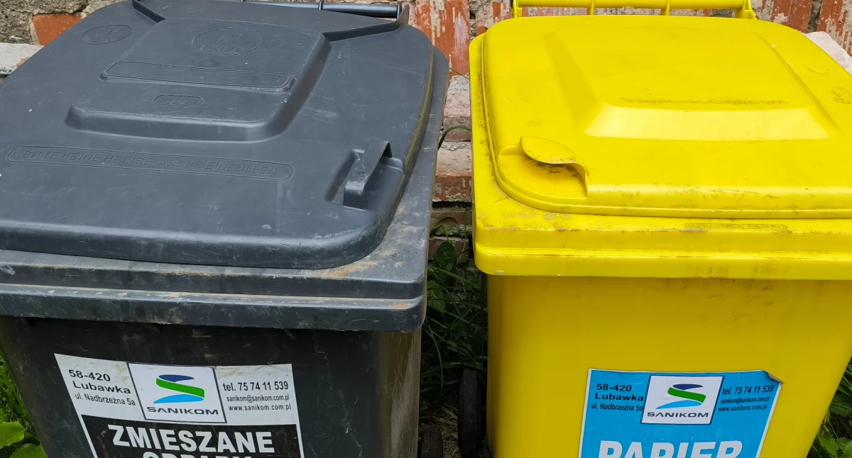 Podatki, opłaty, Gmina podnosi opłatę śmieci - zdjęcie, fotografia