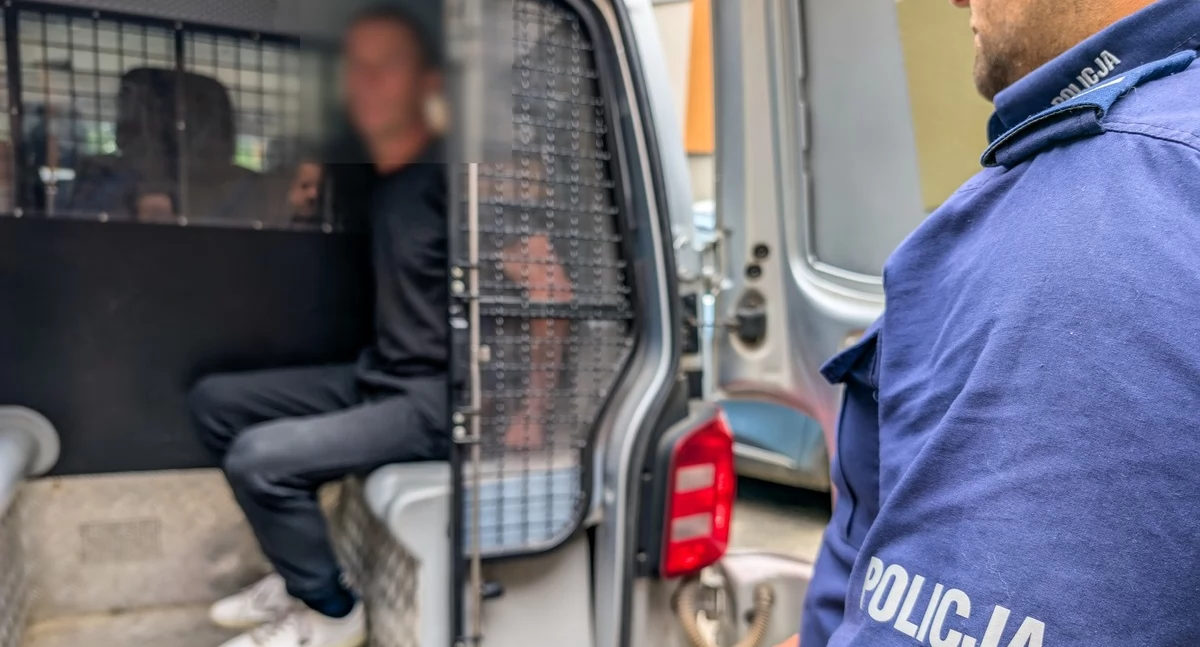 Policja, Świadek zareagował prośby bitej kobiety - zdjęcie, fotografia