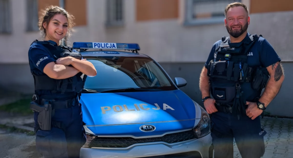Policja, Policjanci ratowali mężczyznę - zdjęcie, fotografia