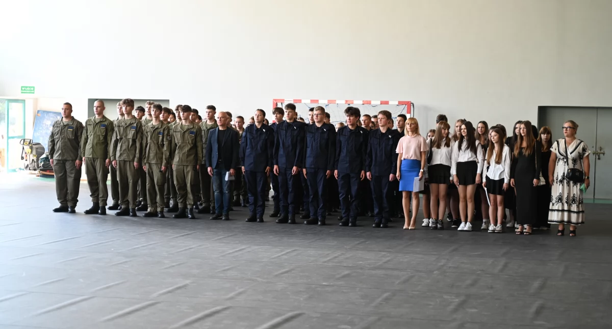 Szkoły, edukacja, Pierwsza klasa powiecie kamiennogórskim - zdjęcie, fotografia