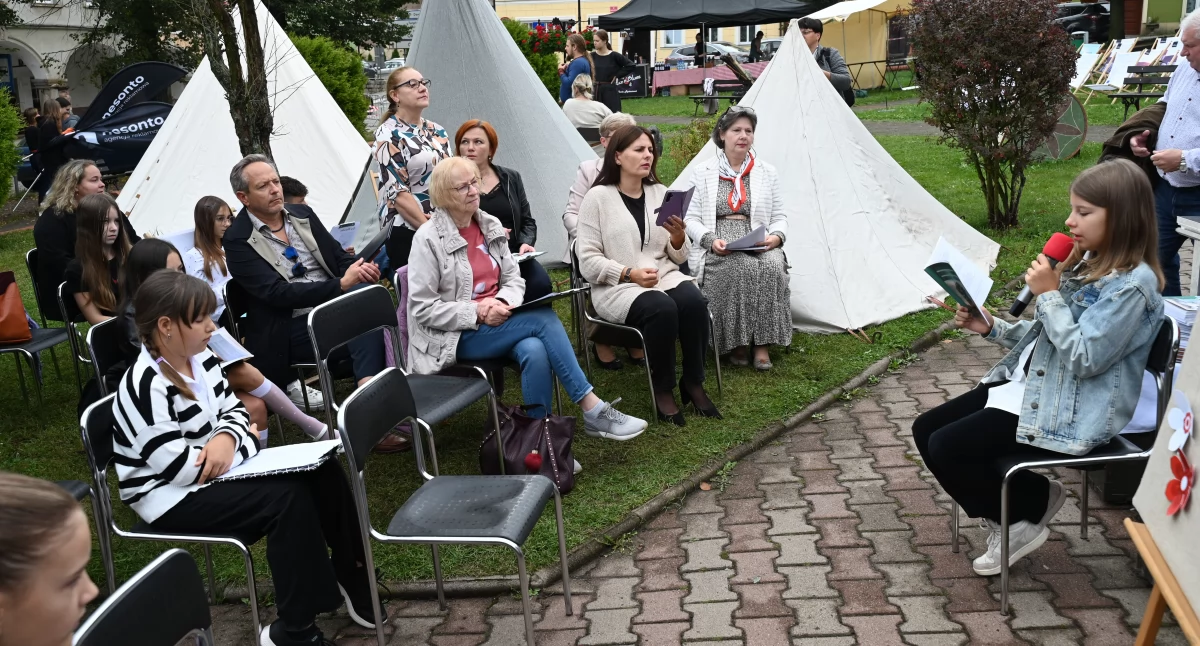 Inne wydarzenia kulturalne, Narodowe Czytanie Chełmsku Śląskim - zdjęcie, fotografia